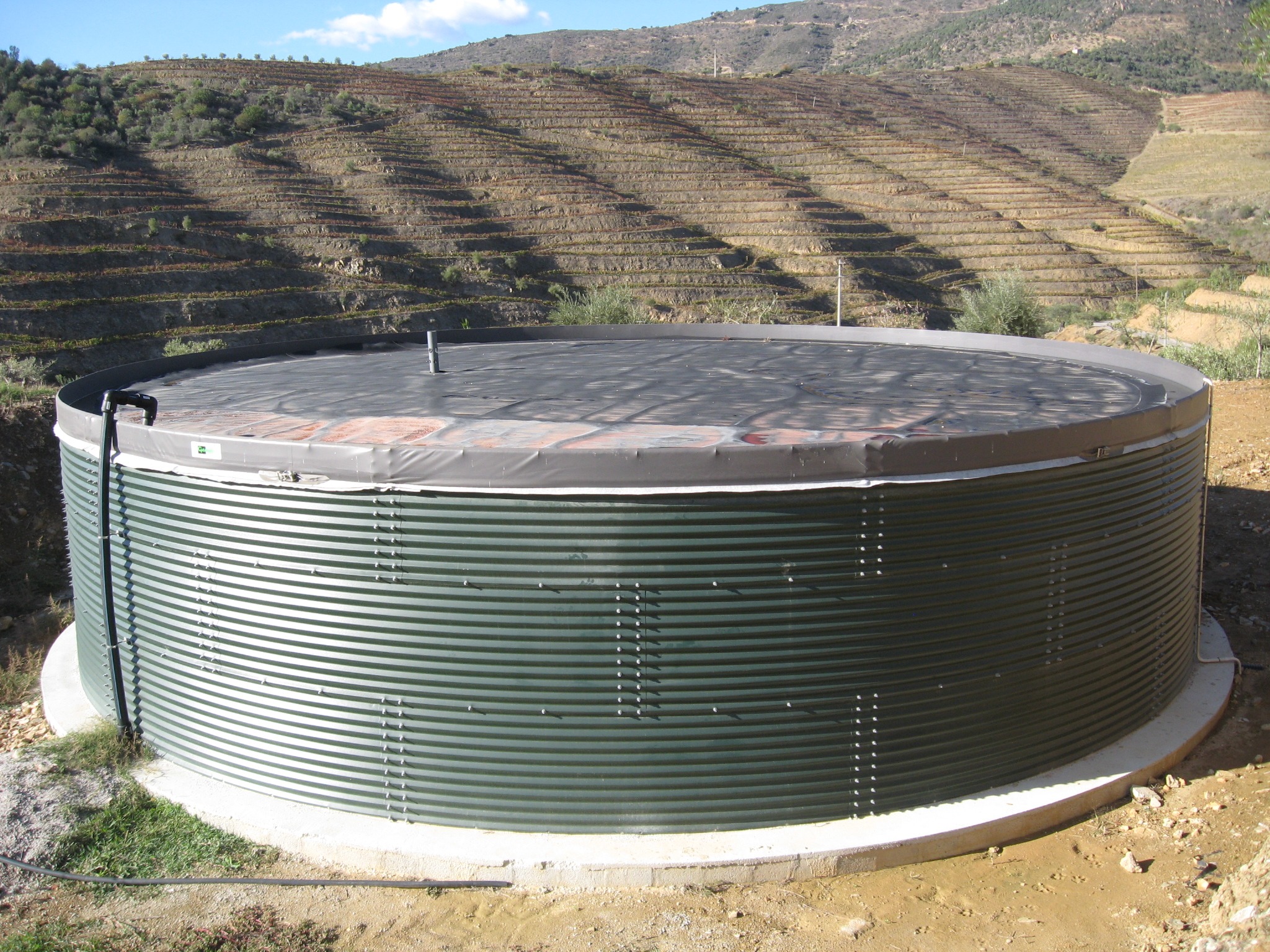 A importância das coberturas nos sistemas de armazenamento de água