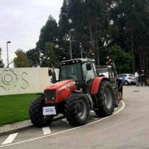 Uma semana após concentração de tractores, produtores de leite continuam sem respostas. “É uma falta de respeito”