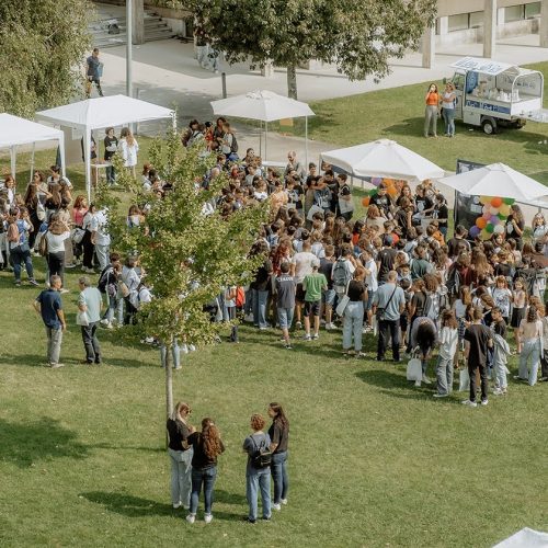 Centenas de estudantes do básico e secundário participam em Mostra dedicada à microbiologia