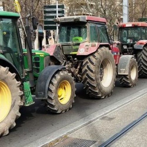 Produtores de leite manifestam-se na Trofa com desfile de tractores por um preço justo do leite